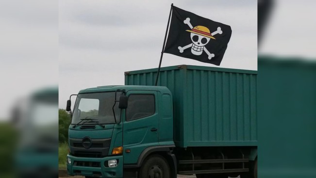 Ilsutrasi mobil truk kibarkan bendera One Piece. Fenomena yang tengah viral jelang Perayaan HUT RI 17 Agustus. [Instagram]